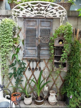 Френска сънливи витрина в градината в селски стил, декорация на стените вили с настаняване в семейство и на вътрешния двор, желязо полукръгла подвесная закачалка
