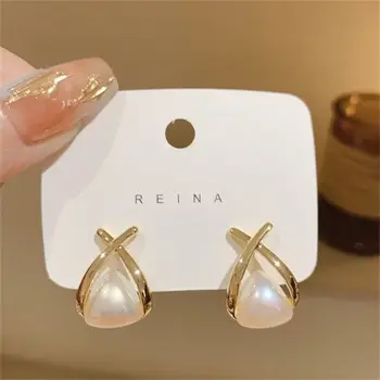 Метални скръстени обеци-карамфил нов стил, модни Корейски бижута за жени, златни Малки триъгълни аксесоари за уши с имитация на перли, Уникални